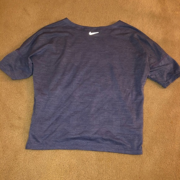 Nike top - Picture 2 of 2